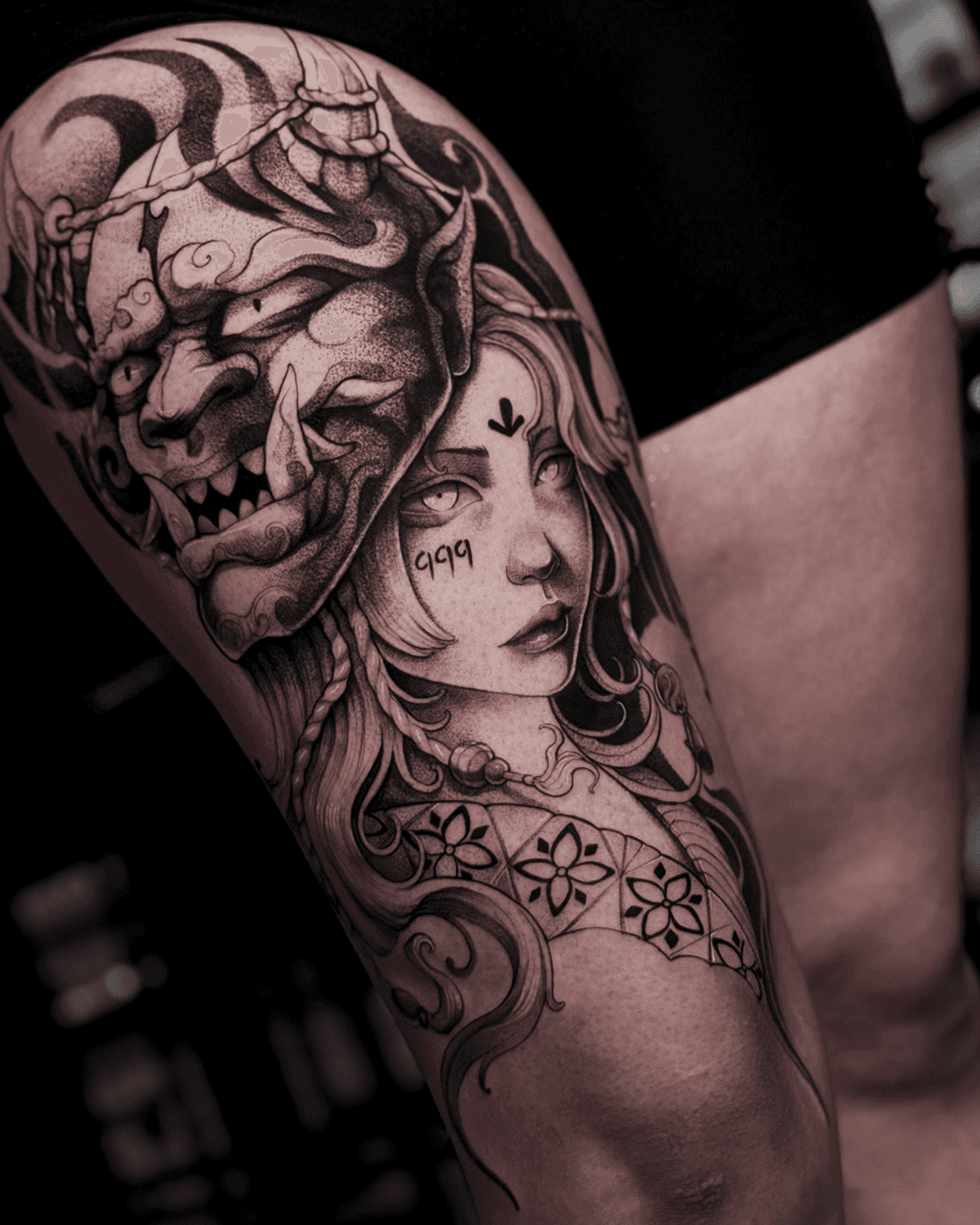 Tatuagem blackwork oriental na perna - FIKKITY tattoo